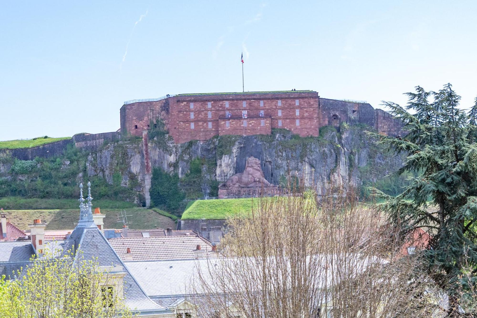 Grand Hotel Du Tonneau D'Or Belfort Exterior foto